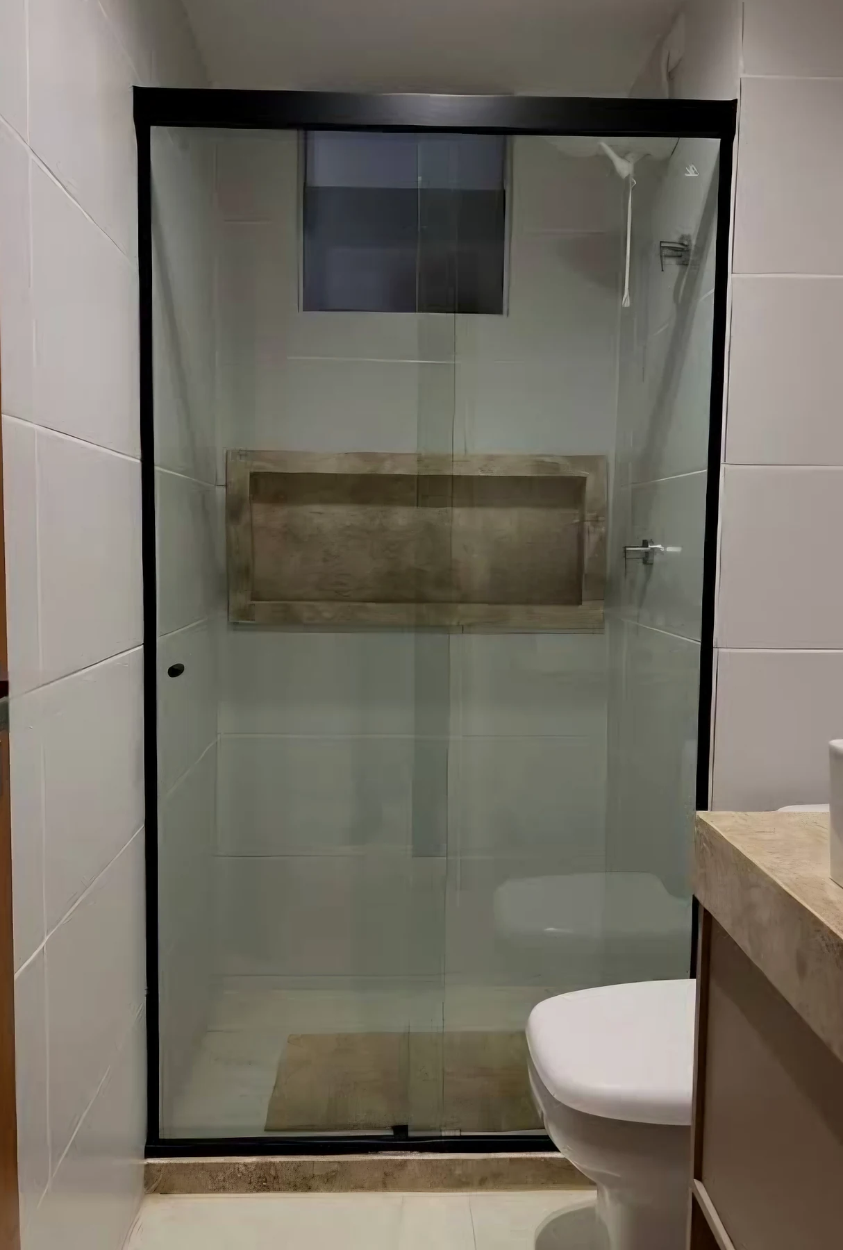 Box de banheiro com alumínio preto