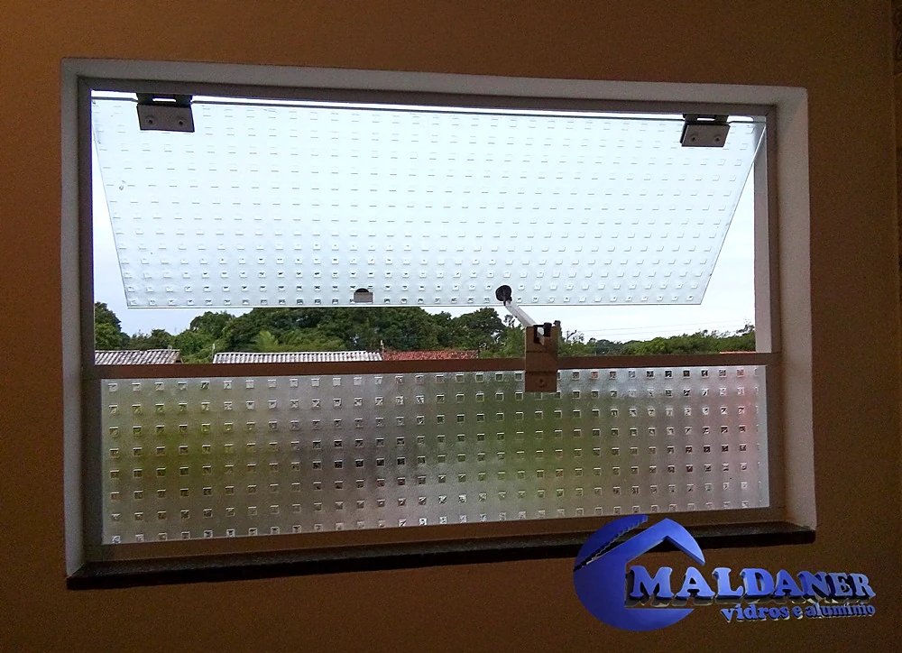 Janela maxi-ar com parte fixa