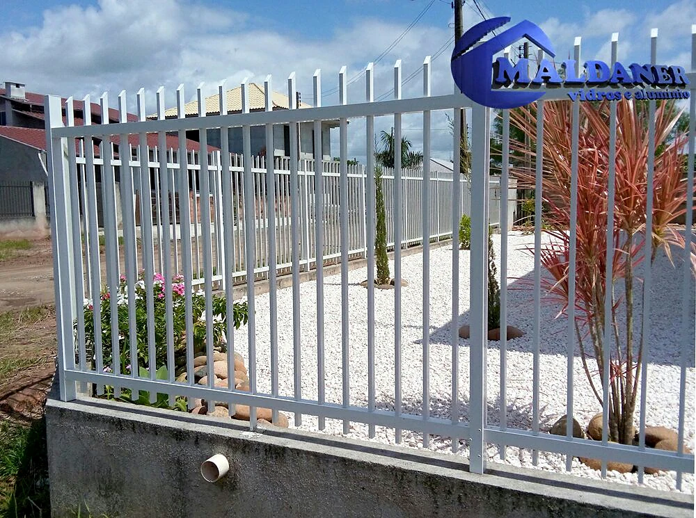 Grade de proteção branca em alumínio