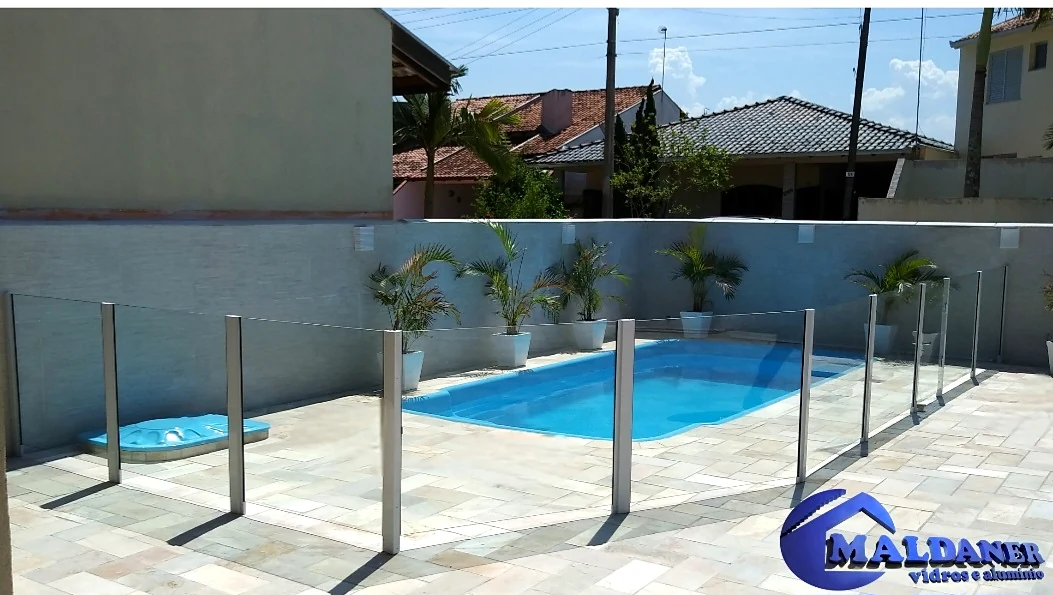 Fechamento de proteção de piscina em vidro
